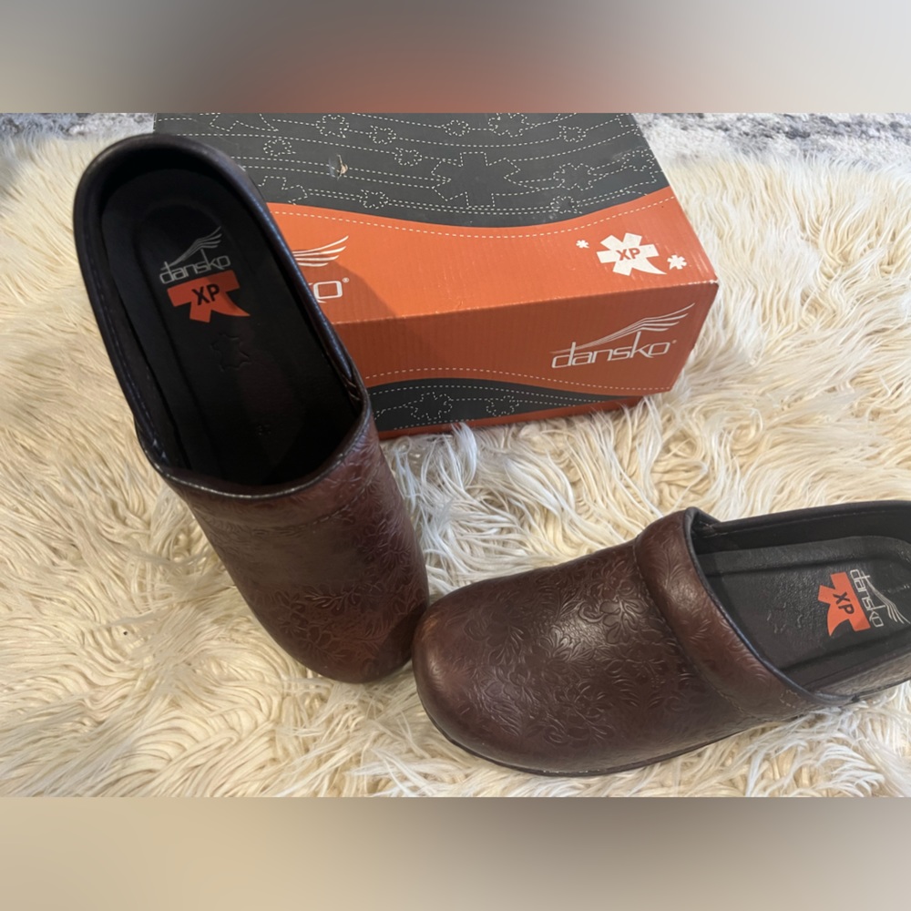 Nursing shoes